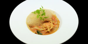 Trilogie de Homard ravioles, velouté, écume